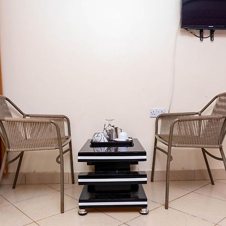 Airport Unique Hotel Ентебе Екстериор снимка