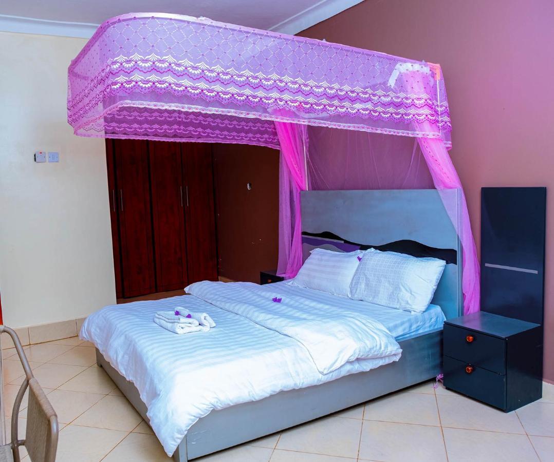 Airport Unique Hotel Ентебе Екстериор снимка
