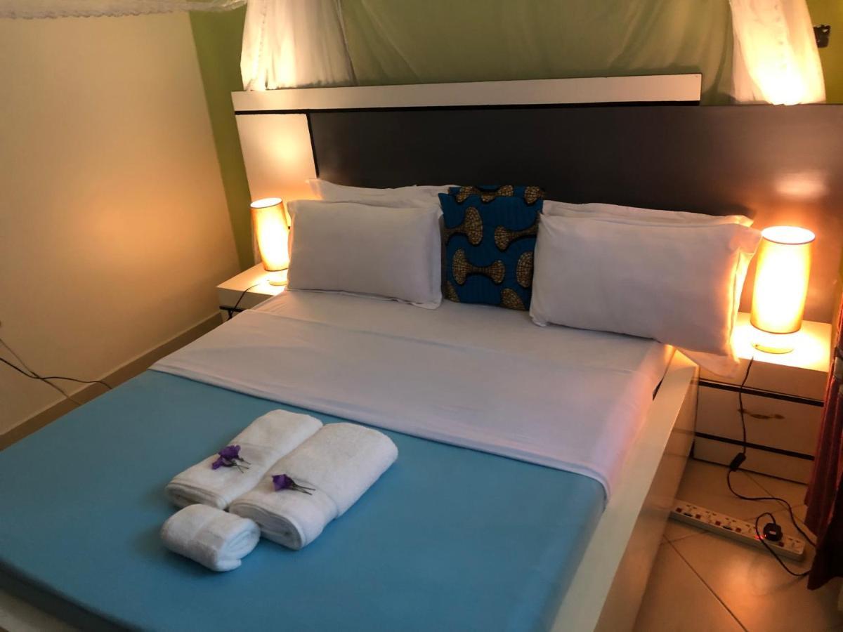 Airport Unique Hotel Ентебе Екстериор снимка