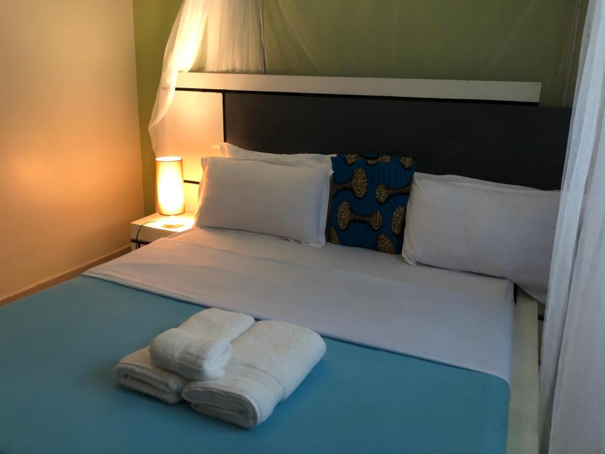 Airport Unique Hotel Ентебе Екстериор снимка
