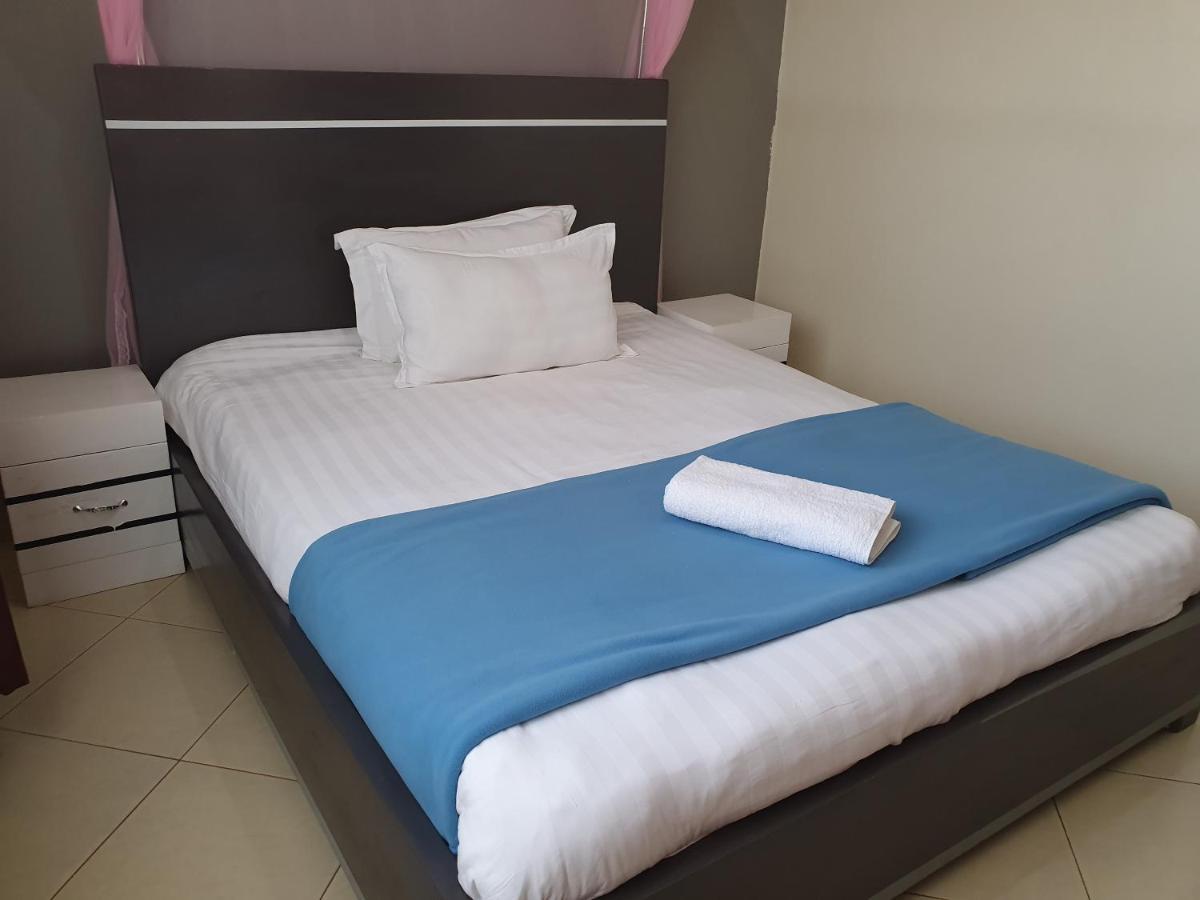 Airport Unique Hotel Ентебе Екстериор снимка