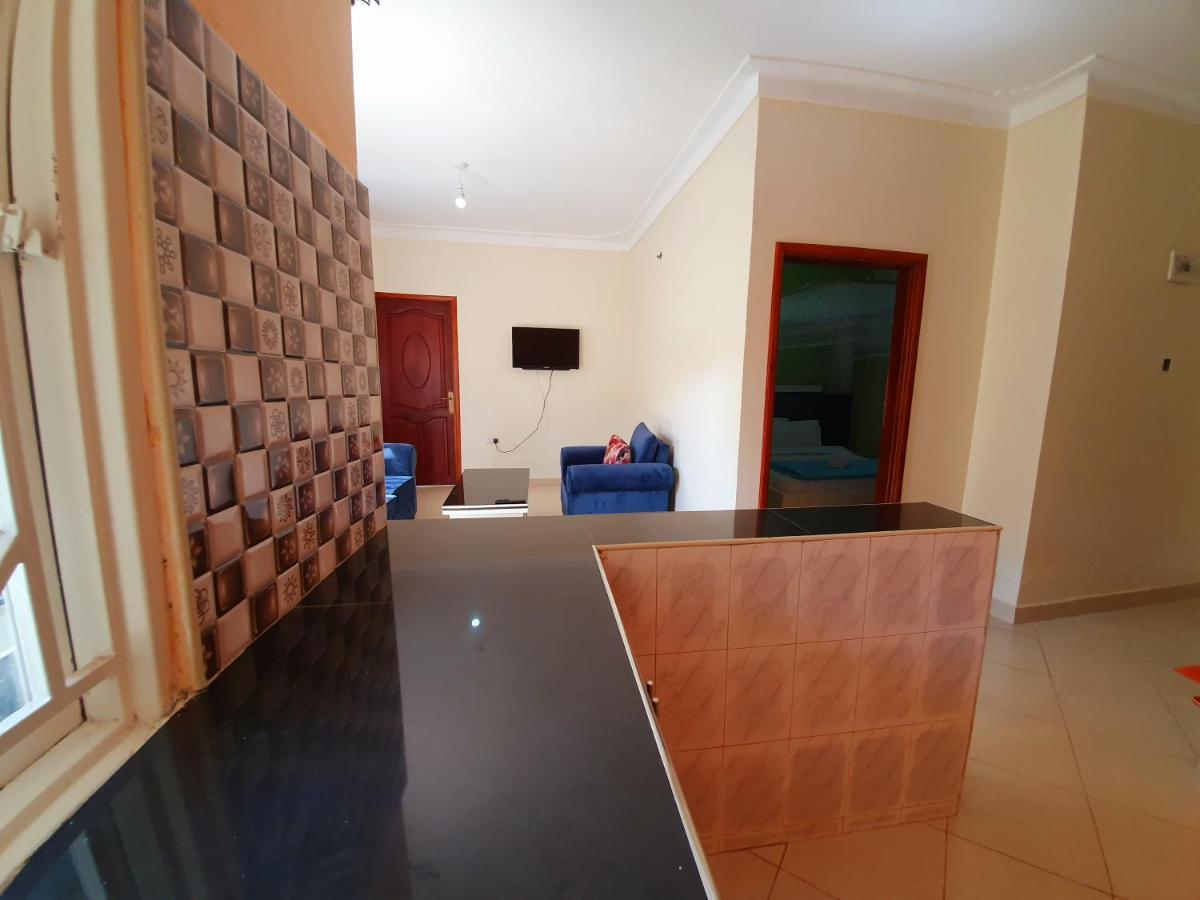 Airport Unique Hotel Ентебе Екстериор снимка